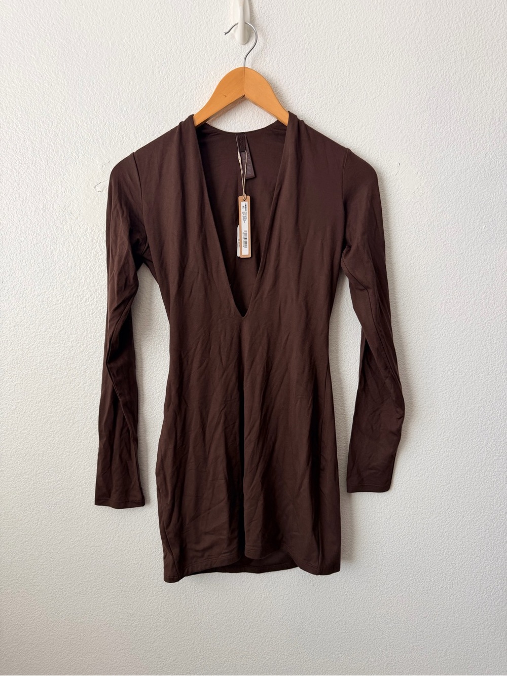 Skims Smooth Layers Deep Plunge Mini Dress Espresso Brown Size Small - Picture 2 of 5